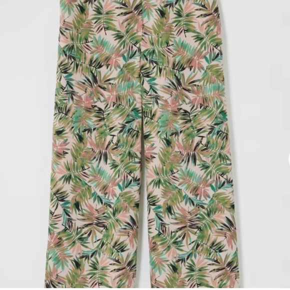 J jill Wearever Silky Woven Wide-Leg Crop Oatmeal Layered Palms - Picture 7 of 10